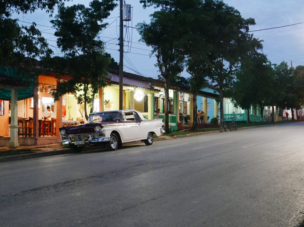 Ventajas de Viajar en Taxi Privado en Cuba: Comodidad y Flexibilidad